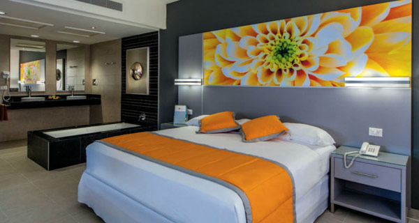 Accommodations - Hotel Riu Cancun (All Inclusive 24 hours)